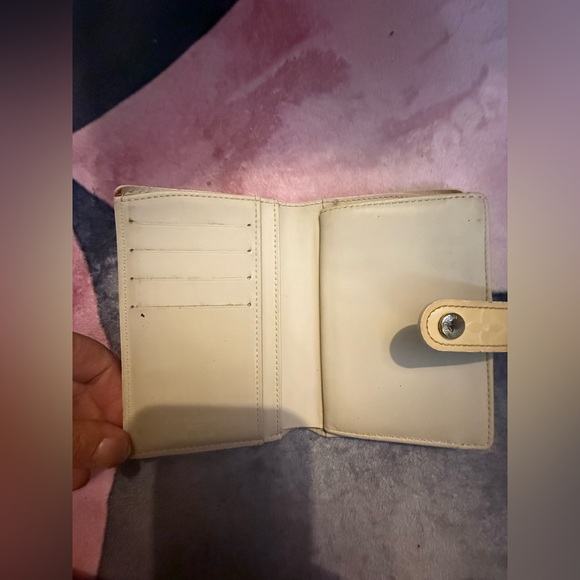 Louis Vuitton Gold Key & Card Holder - Picture 6 of 11